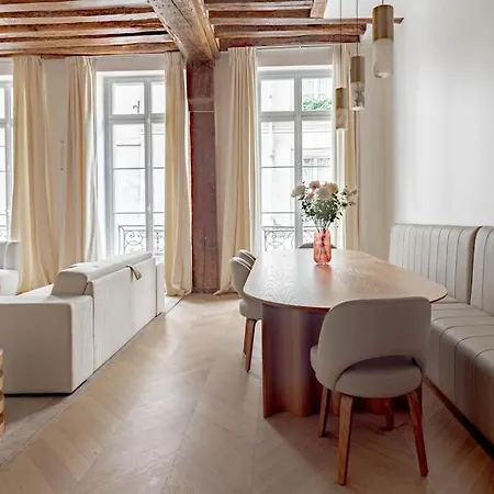 Stylish Rue Des Rosiers Gem Brand New 2-bedr Appartamento Parigi